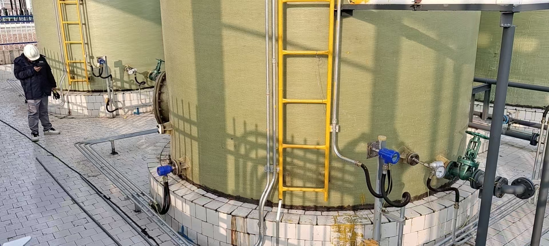 Последние дела компании о What Can a Tuning Fork Level Switch Detect?-100 Questions About Tuning Fork Level Switches