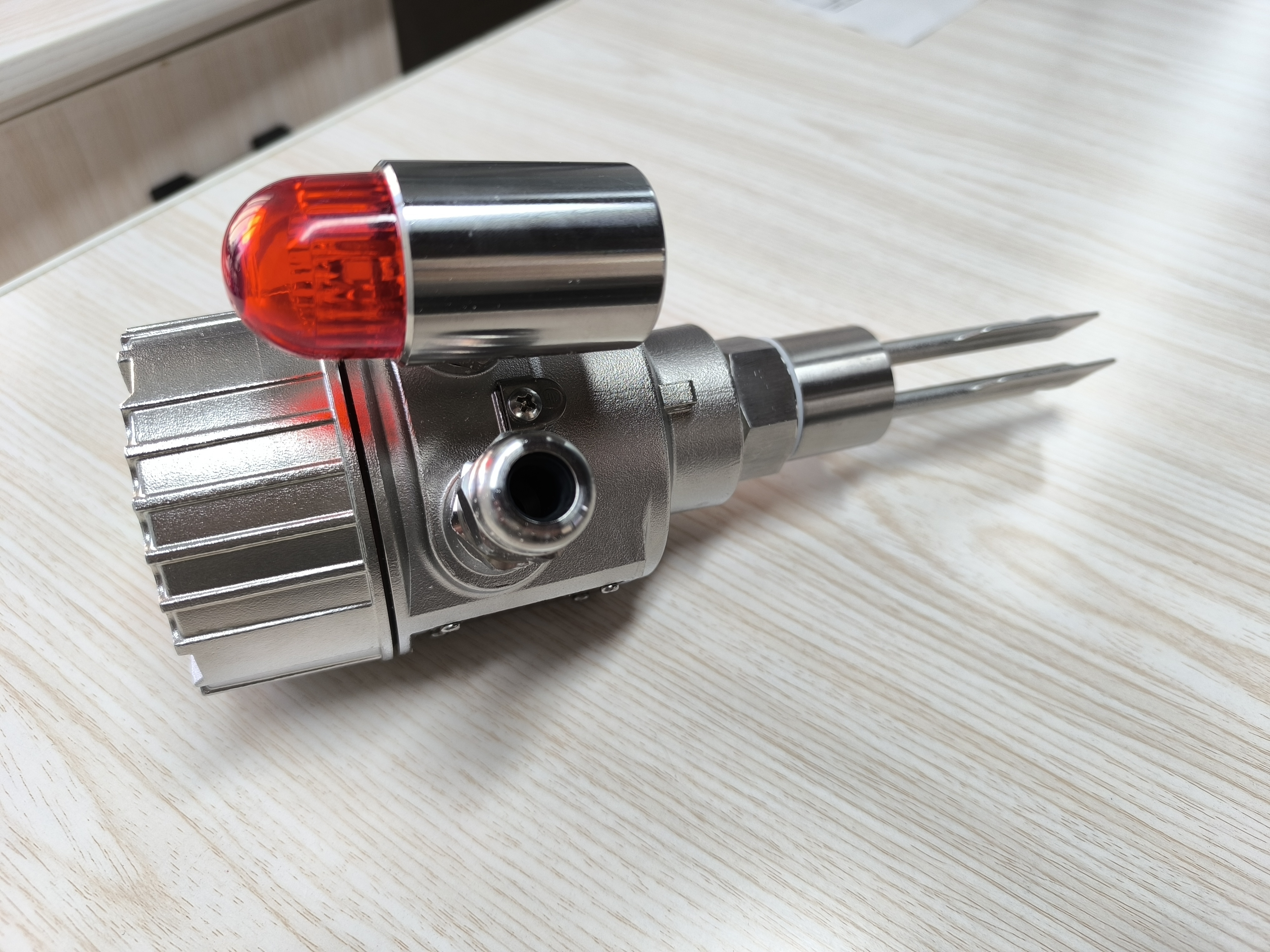 Последние дела компании о Why Use a Tuning Fork Level Switch?-100 Questions About Tuning Fork Level Switches